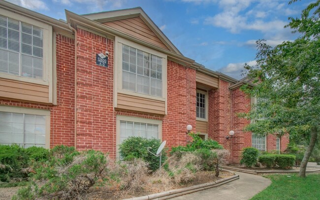 12400 Overbrook Ln, Unit 36D in Houston, TX - Building Photo - Building Photo