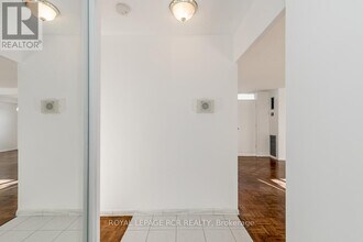 5 Shady Golfway in Toronto, ON - Building Photo - Building Photo