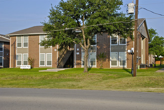 St Charles Place in Crowley, TX - Building Photo - Building Photo