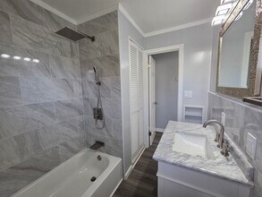 52 Vista Ave in Latham, NY - Building Photo - Building Photo