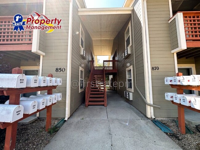 property at 850 W Belmont Cir
