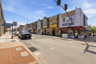 4 Gay St, Unit B in Phoenixville, PA - Building Photo