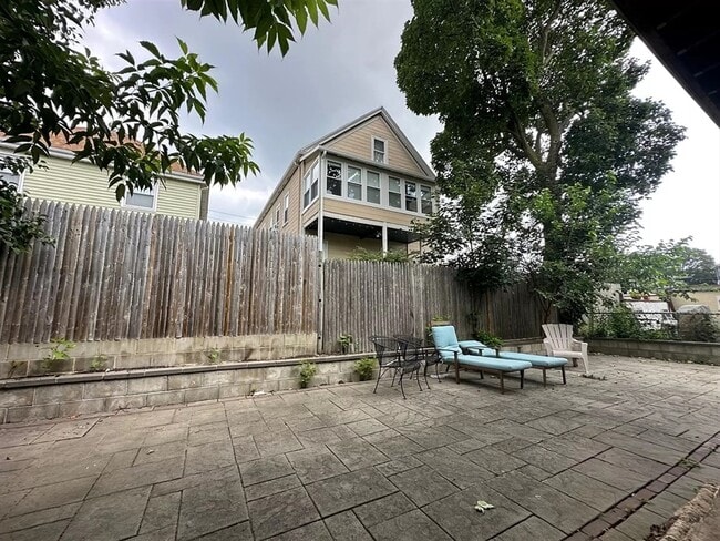 17 Stanley Ave, Unit #1 in Medford, MA - Building Photo - Building Photo