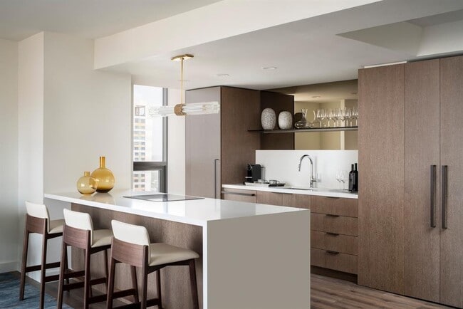 1300 Lamar St in Houston, TX - Building Photo - Building Photo