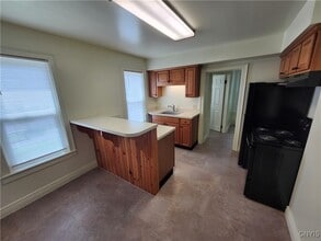 30 W Elizabeth St in Skaneateles, NY - Building Photo - Building Photo