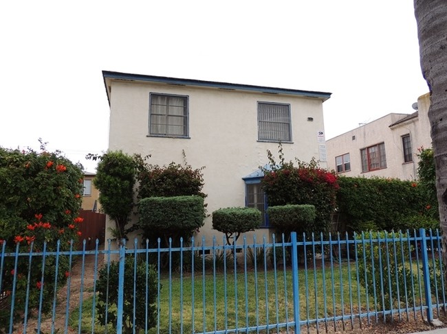 1948-1954 Cedar Ave in Long Beach, CA - Foto de edificio - Building Photo