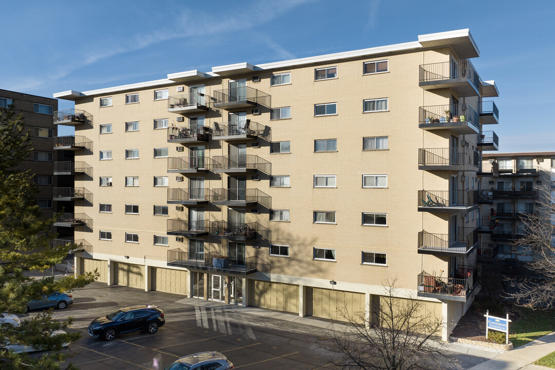 Canterbury Condominiums in Forest Park, IL - Building Photo