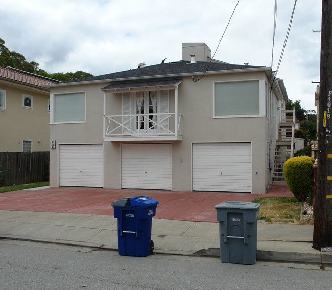 37 Palm Ave in Millbrae, CA - Foto de edificio - Building Photo