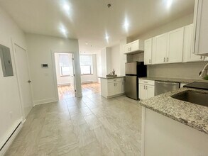 207 Bank St in New London, CT - Building Photo - Building Photo