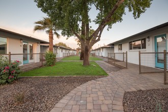 Estilo in Phoenix, AZ - Foto de edificio - Building Photo