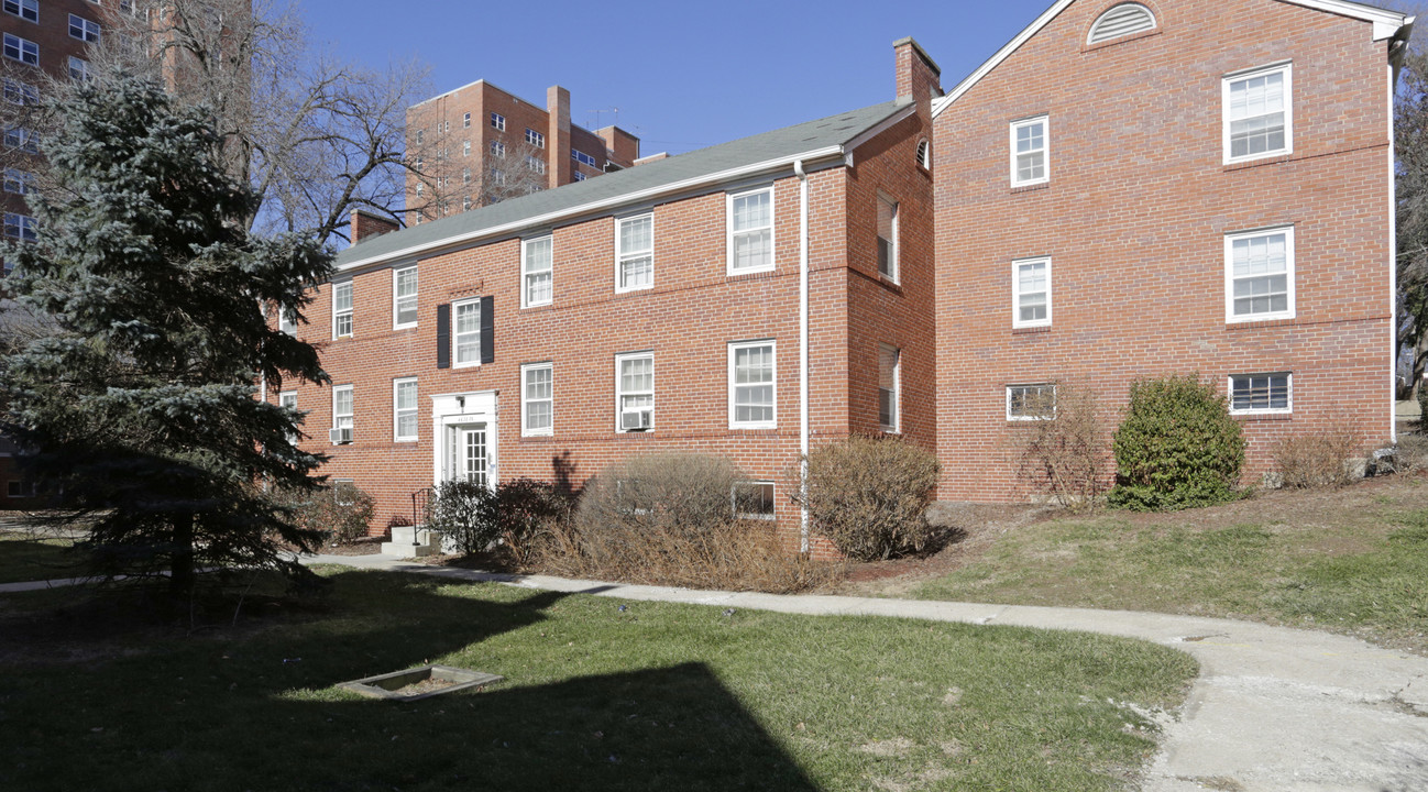 Victory Court Apartments in Kansas City, MO - Building Photo