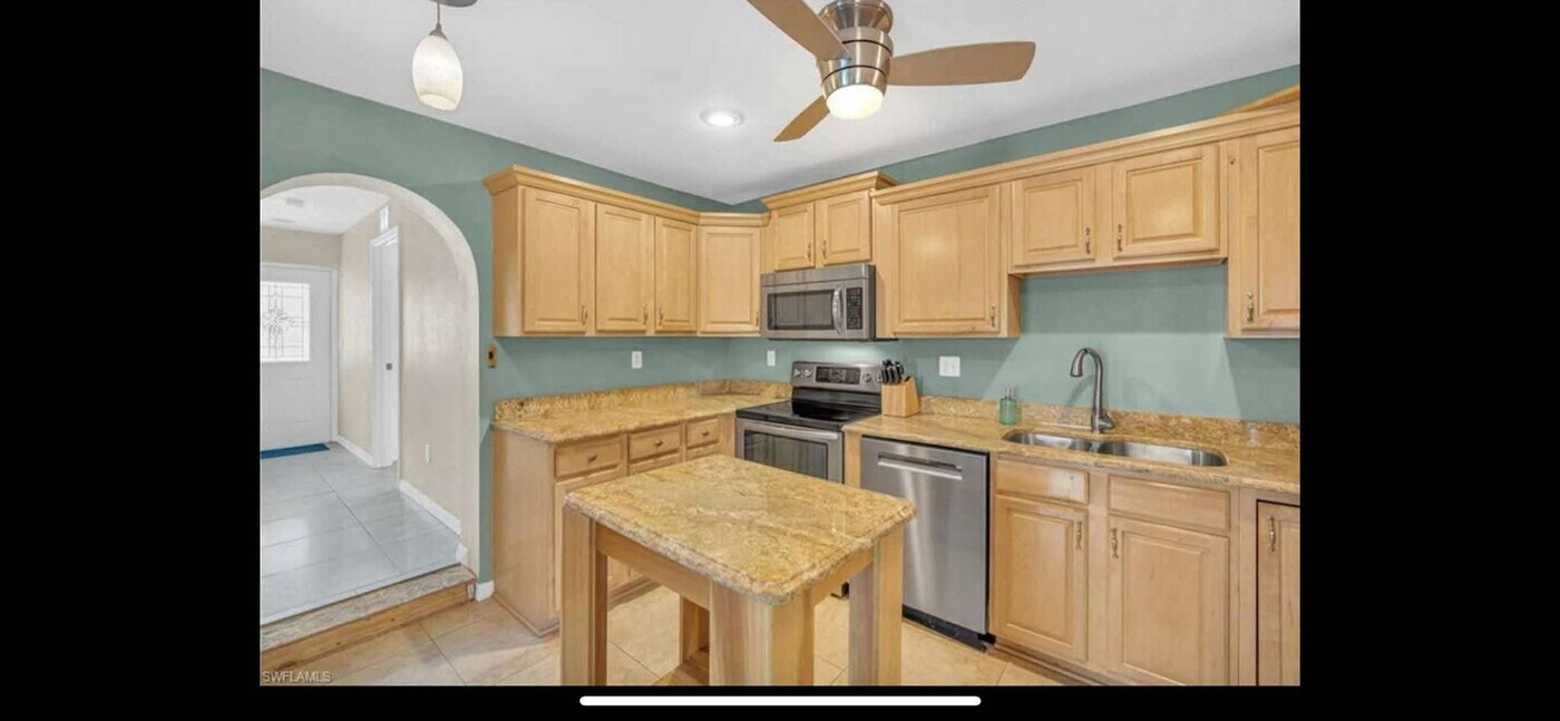 27101 Sun Aqua Ln in Bonita Springs, FL - Building Photo