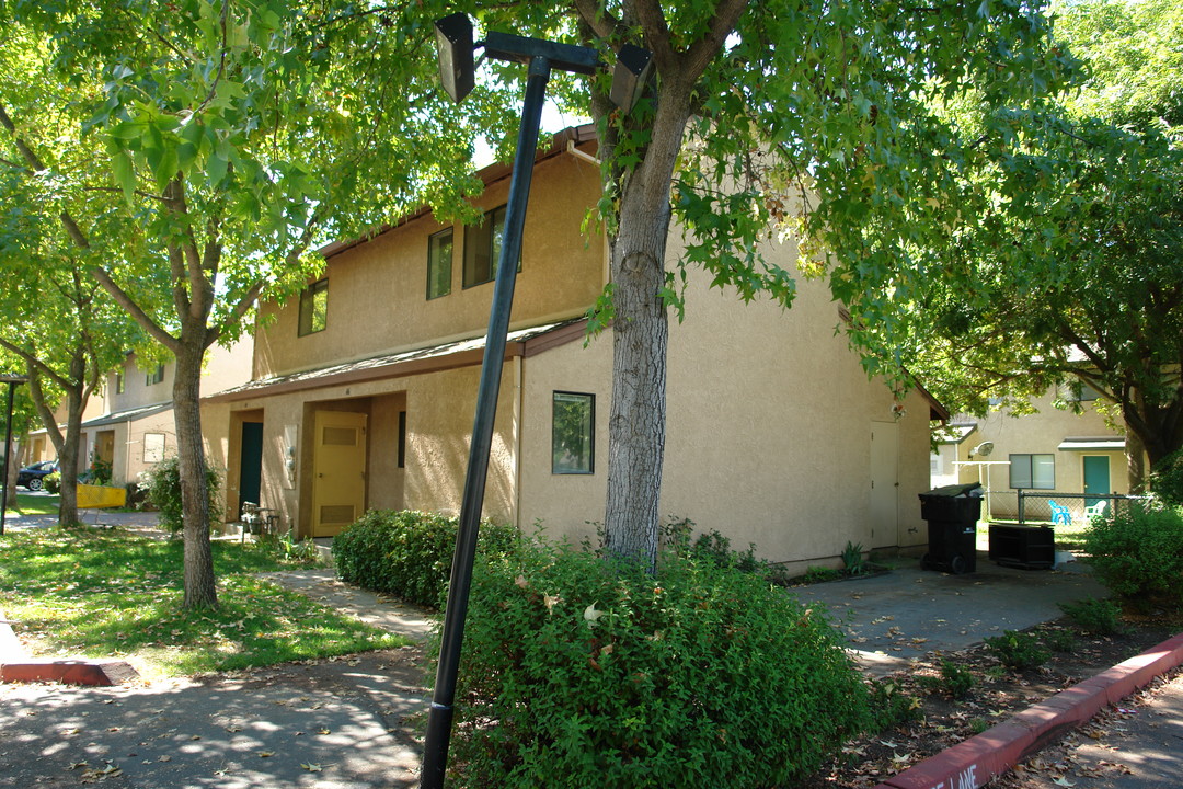 1-49 Rhodes Ter in Chico, CA - Building Photo