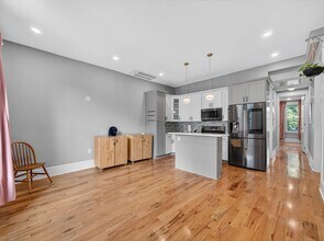 70 Sherman Pl in Jersey City, NJ - Building Photo - Building Photo