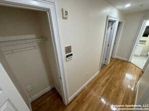 56 Ashford St, Unit 5 in Boston, MA - Foto de edificio - Building Photo