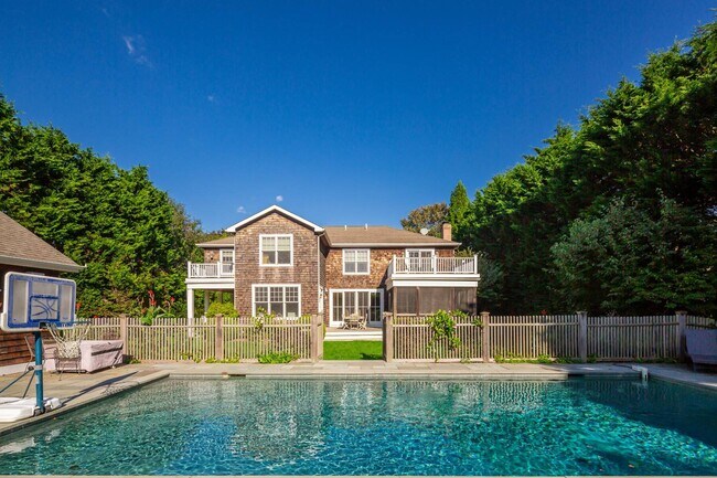 43 Gansett Ln in Amagansett, NY - Building Photo - Building Photo