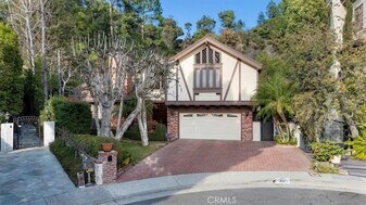 3185 Abington Dr, Unit 1074-CLASSIC in Beverly Hills, CA - Building Photo
