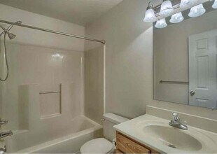 312 Galean Dr in Fleetwood, PA - Foto de edificio - Building Photo