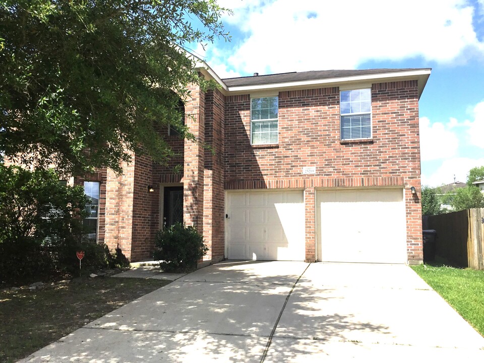 25219 Barmby Dr in Tomball, TX - Building Photo