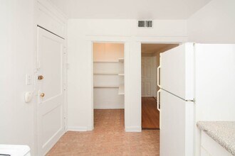 2520 N Kedzie Blvd, Unit 6H in Chicago, IL - Building Photo - Building Photo