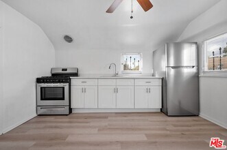 11924 Rochester Ave in Los Angeles, CA - Building Photo - Building Photo