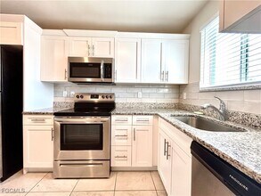 1625 SW 1st Ave in Cape Coral, FL - Building Photo - Building Photo