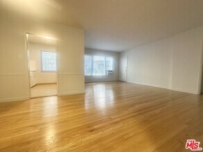 8360 Blackburn Ave in Los Angeles, CA - Building Photo - Building Photo