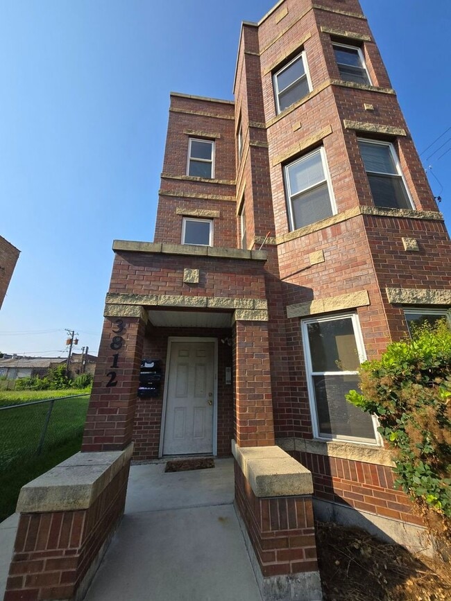 property at 3812 W Maypole Ave
