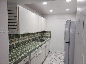 9400 SW 77th Ave in Miami, FL - Building Photo - Building Photo