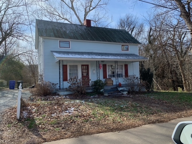 209 W Margaret Ln in Hillsborough, NC - Building Photo