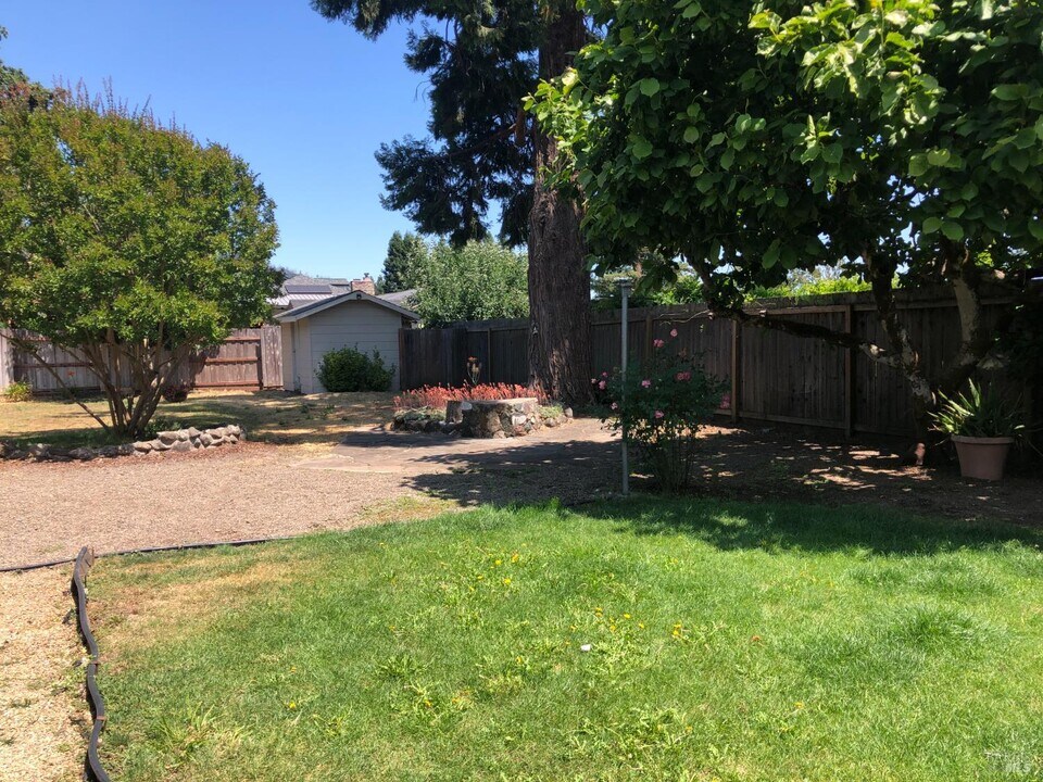 3640 Wallace Rd in Santa Rosa, CA - Building Photo
