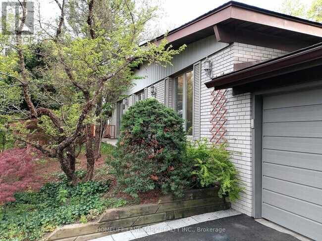 12 Thornheights Rd in Markham, ON - Building Photo - Building Photo