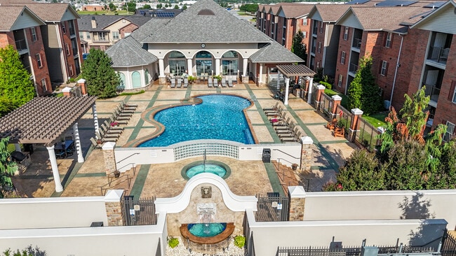 The Plaza Apartments in Joplin, MO - Building Photo - Building Photo