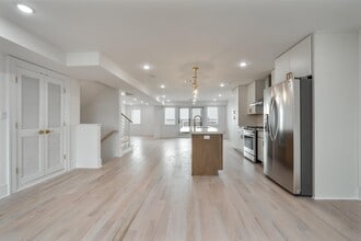 6719 Meadowview Ave in North Bergen, NJ - Foto de edificio - Building Photo