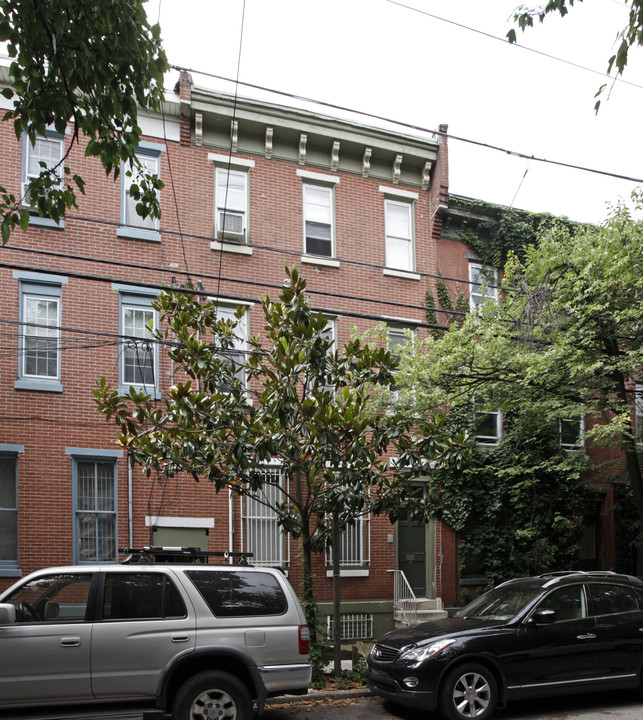 1920 Bainbridge St in Philadelphia, PA - Building Photo