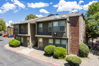Oak Tree Park in Albuquerque, NM - Foto de edificio - Building Photo