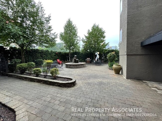 14300 32nd Ave NE in Seattle, WA - Building Photo - Building Photo