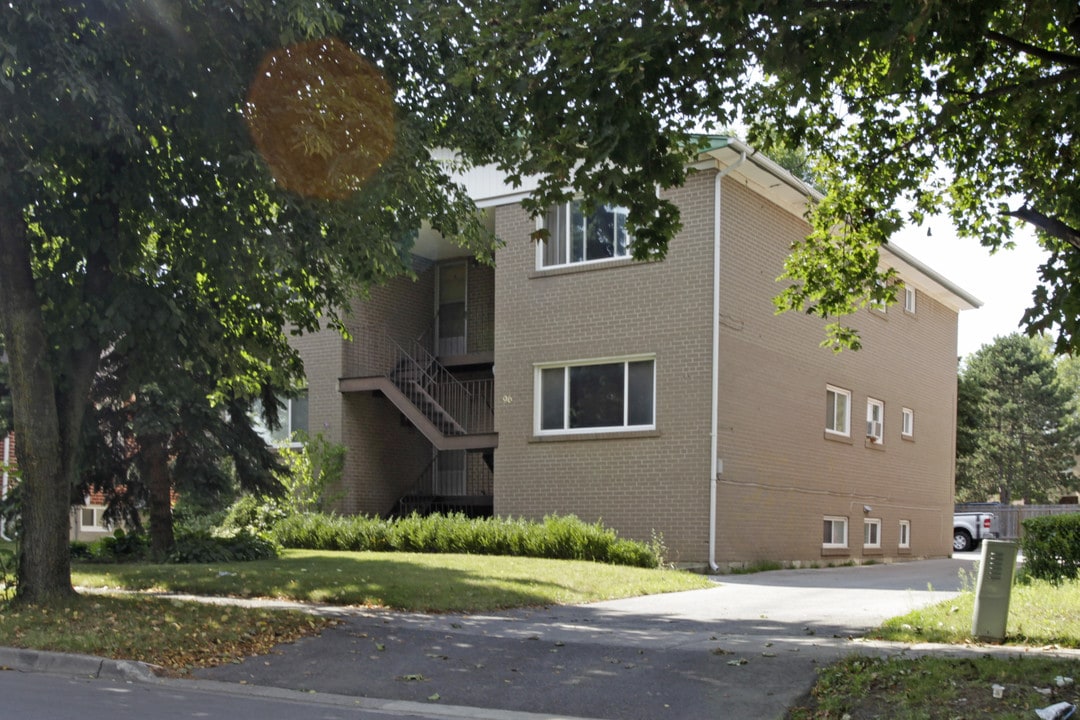 94 Denison Ave in Brampton, ON - Building Photo