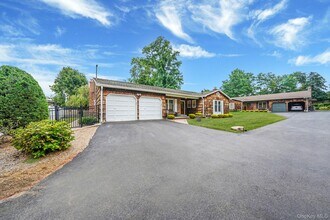 386A Glen Cove Ave in Glen Head, NY - Building Photo - Building Photo