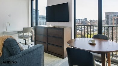 1007 S Mint St, Unit 724 in Charlotte, NC - Foto de edificio - Building Photo