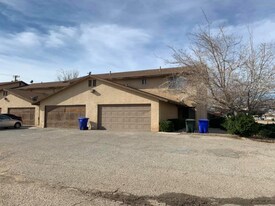 21369 Nisqually Rd in Apple Valley, CA - Building Photo