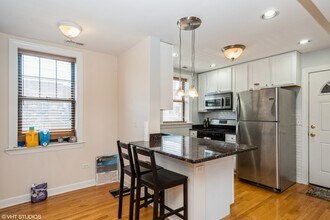 5228 N Campbell Ave, Unit 2A in Chicago, IL - Building Photo - Building Photo