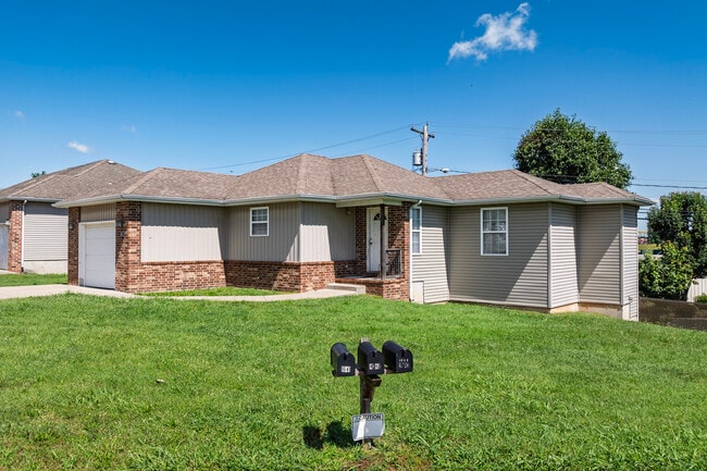 1502 E Kerr St in Springfield, MO - Building Photo - Primary Photo