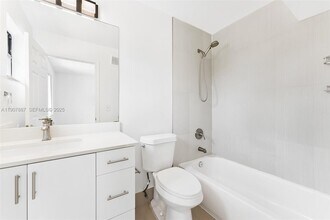 4056 Timber Cove Ln in Weston, FL - Building Photo - Building Photo