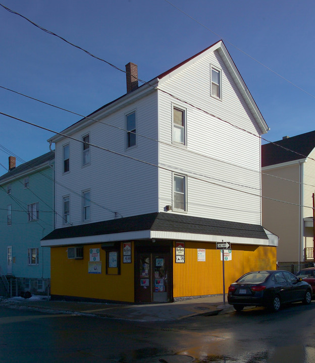 362 5th St in Fall River, MA - Building Photo