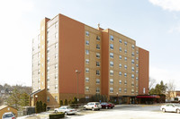 Saint Therese Court in Munhall, PA - Foto de edificio - Building Photo