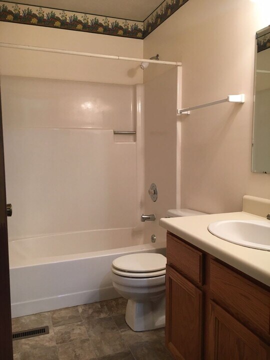 2200 W Dickerson St in Bozeman, MT - Building Photo