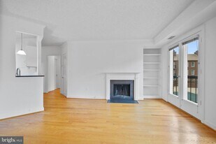 800 S St Asaph St in Alexandria, VA - Building Photo