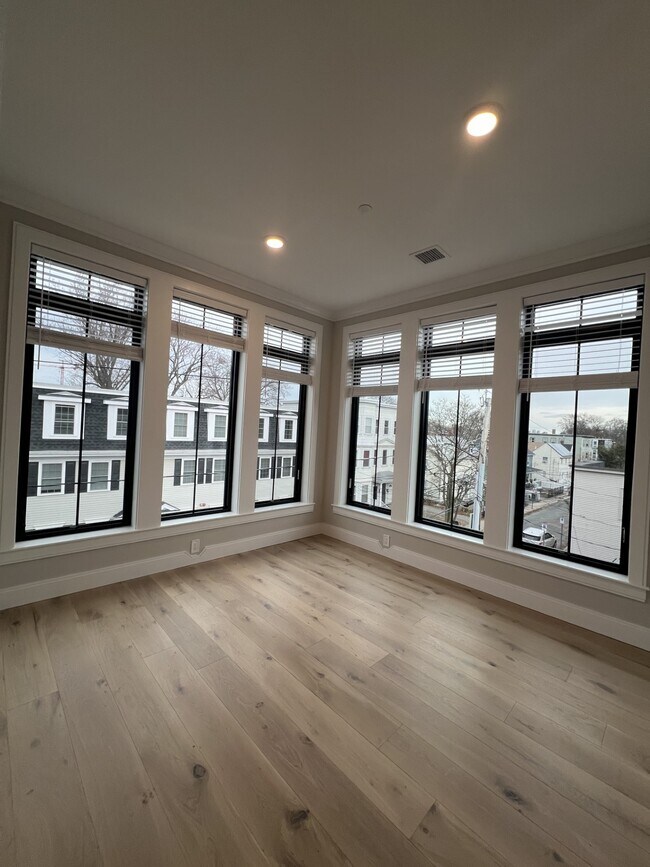 5 Adamson St, Unit 3 in Boston, MA - Building Photo - Building Photo