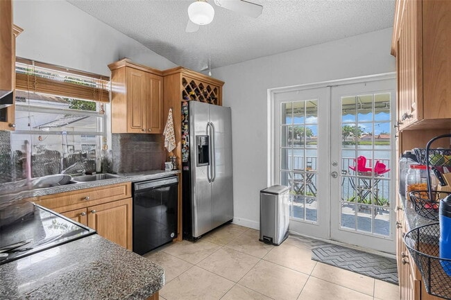 8520 NW 193rd Ln in Hialeah, FL - Building Photo - Building Photo